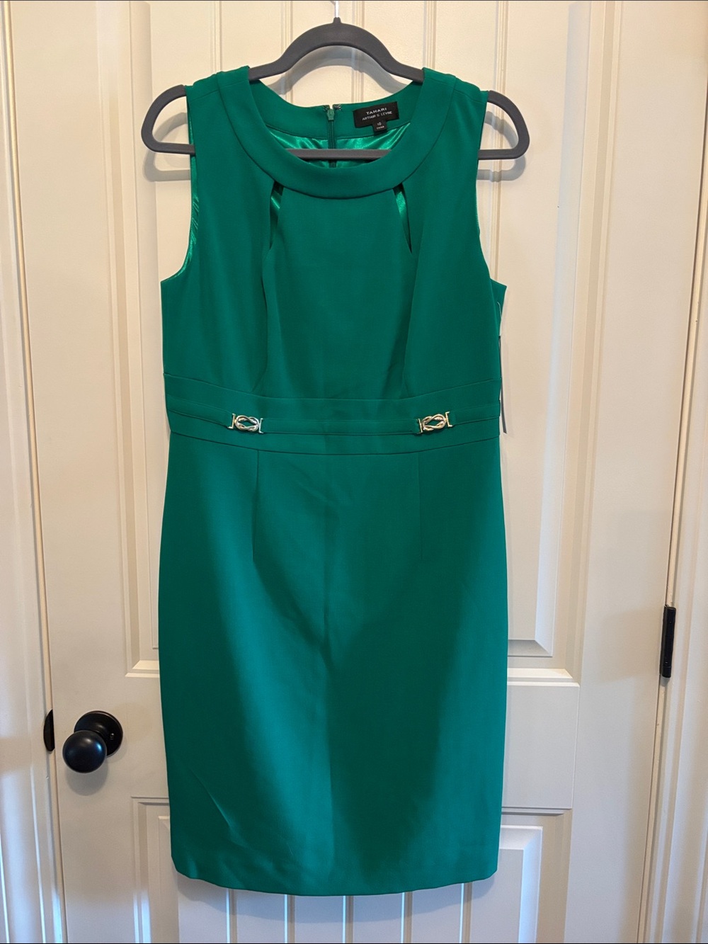 Tahari ASL Green Sleeveless Sheath Dress with Decorative gold Waist Accents